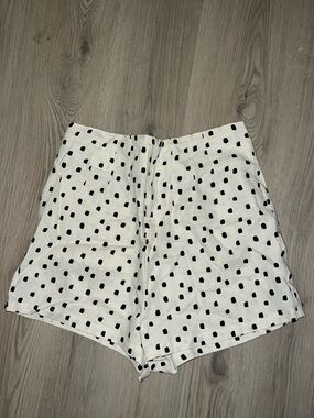 Zulu & Zephyr Polka Dot Linen Shorts – Cream & Black, Size L, High-Rise